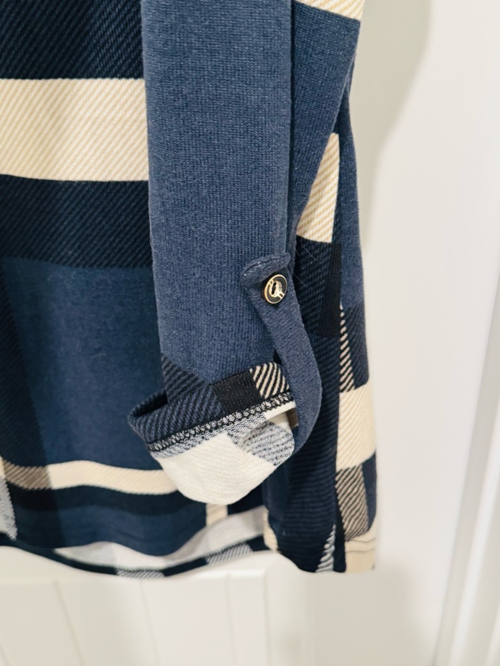 NWT Navy and Cream Plaid Button Sleeve Tunic Top - Picture 4 of 7